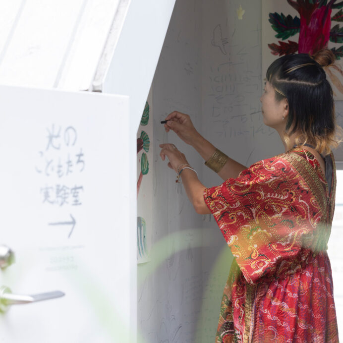 2026/9/19(⼟)- 2027/1/12(⽕)　第⼀回 前橋国際芸術祭 2026 コラボレーション企画 ⽩井屋ホテルアートイルミネーション2026 『ミロコマチコ at SHIROIYA 《空気に根をおろす》』開催